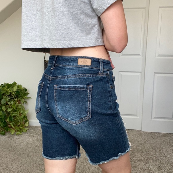 Sofia Jeans by Sofia Vergara Gabriella distressed Bermuda shorts - Picture 3 of 7